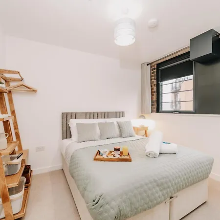 Stylish Grade Ii Listed Pad, Centre, Fast Wifi, Contractors, Families Birmingam