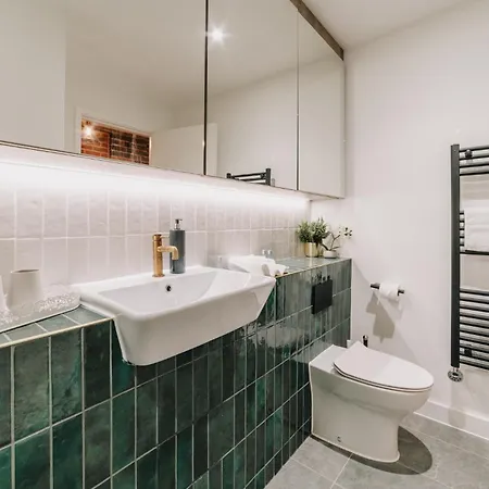 Stylish Grade Ii Listed Pad, Centre, Fast Wifi, Contractors, Families